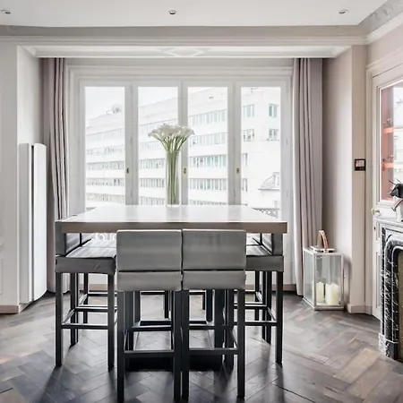 Resplendent Haussmann Design 100m2 - 2 Br Apartment Paris